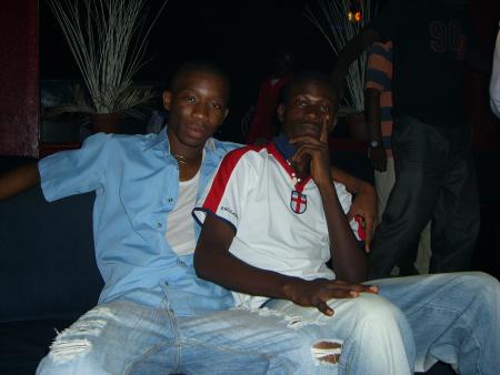 mk-zi et harris en plein M.R (moulin rouge) night club à P.N